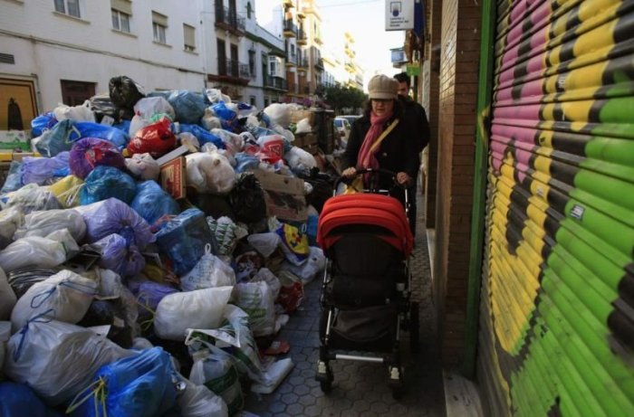 Забастовка мусорщиков в Севилье (Испания)